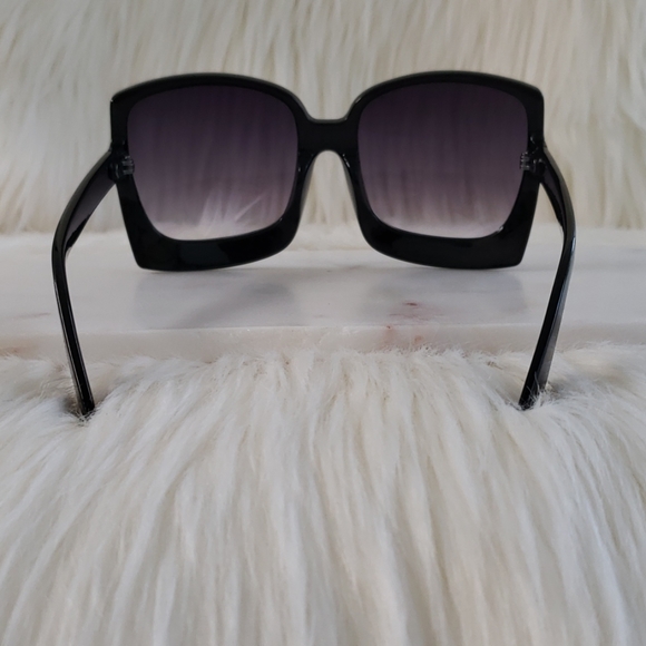 New Oversized Black Luxury Sunglasses - Picture 5 of 7